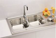 Sink Lay On Models Satin